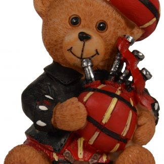 Teddybären-Figur mit Dudelsack und rotem Kilt