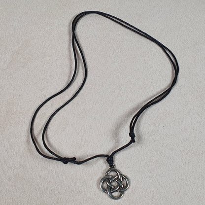 Knot of Kelts Pewter Anhänger mit Band